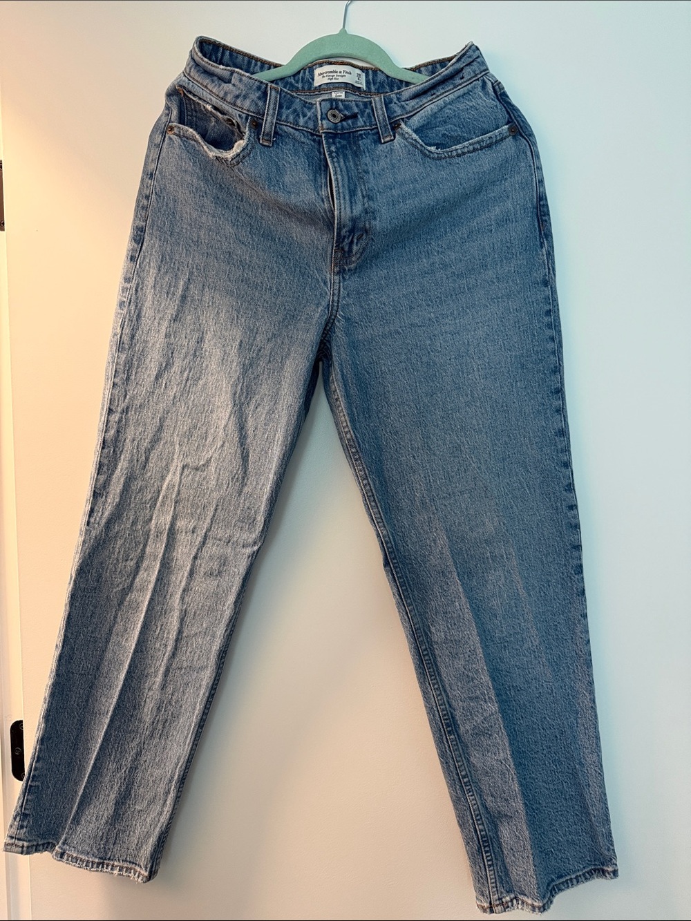 Abercrombie & Fitch Straight Leg Jeans in Medium Blue